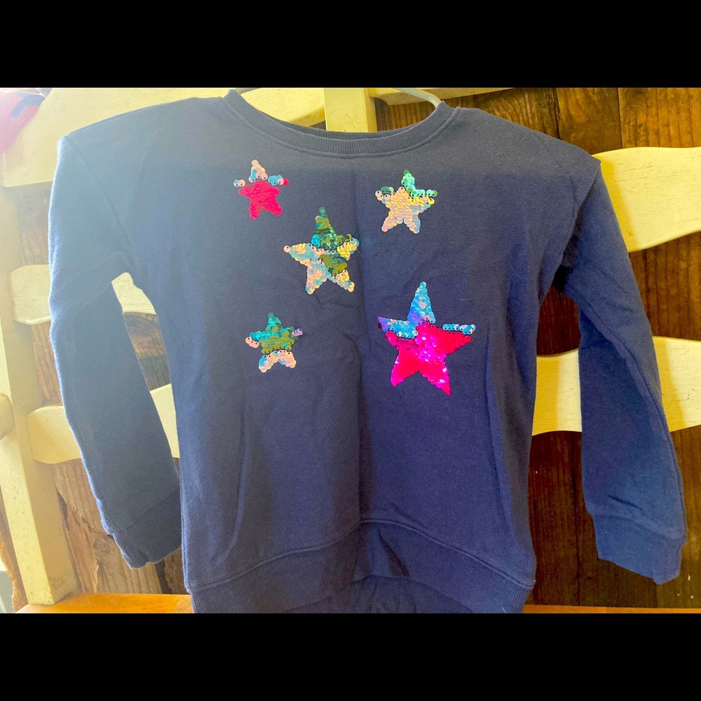 Osh kosh  girls blue sweater with flip sequence of stars  size 6/6X